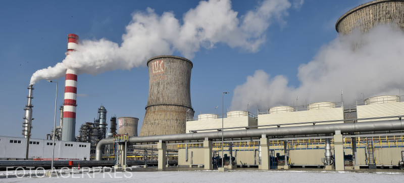 Ministrul Economiei cere clarificări de la instituțiile Energie și Finanțe în privința Lukoil / „Nu putem susține că ne opunem acțiunilor din Rusia, furnizându-le combustibil prin metode alternative”