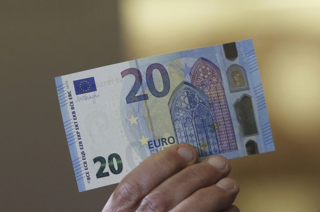 Bulgaria trece la euro: primele 10 euro se vând cu 20 de euro