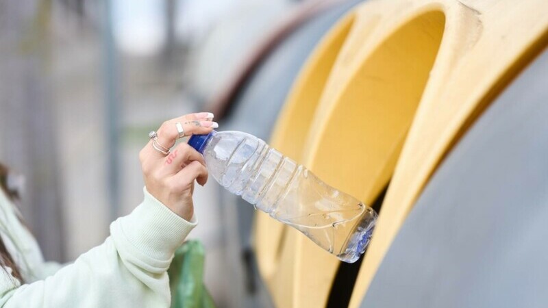 Ce sumă au obținut românii din reciclarea PET-urilor: „Legal, constant și demn”
