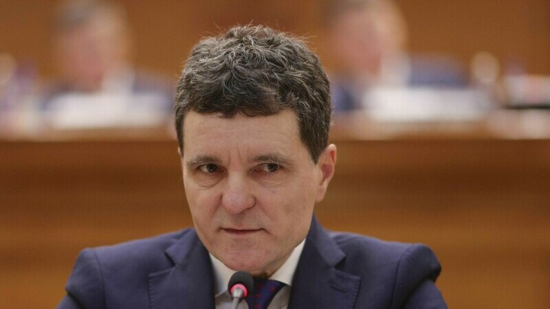 România primește investiții externe semnificative în Arad și Sibiu, însă mai mult de 1.500 de salariați își pierd posturile.