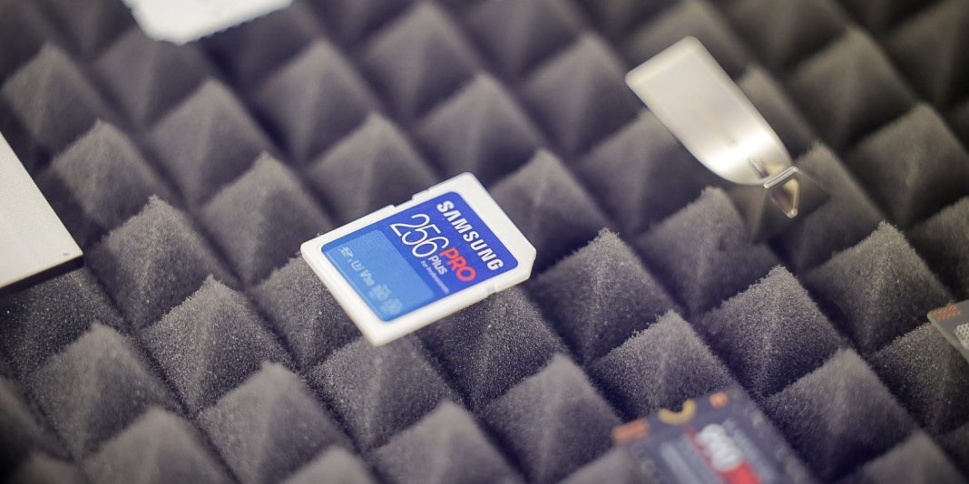 O criză recentă se conturează: Creșterea prețurilor cipurilor esențiale duce la o penurie de stocuri considerată „fără precedent”