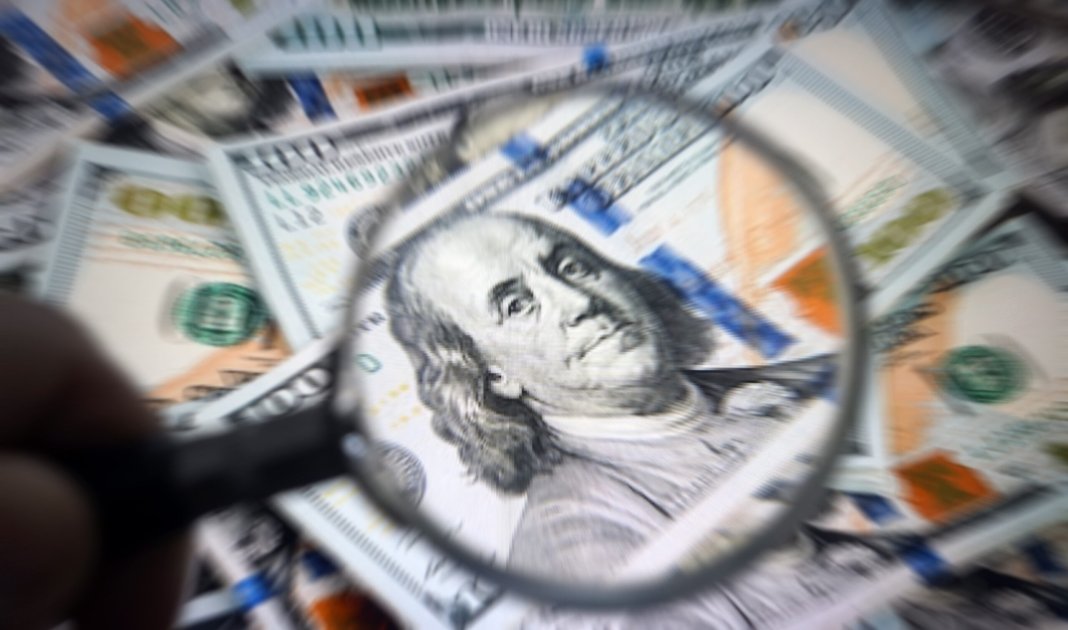 Trump afirmă că nu este preocupat de scăderea dolarului: „Cred că este extraordinar”