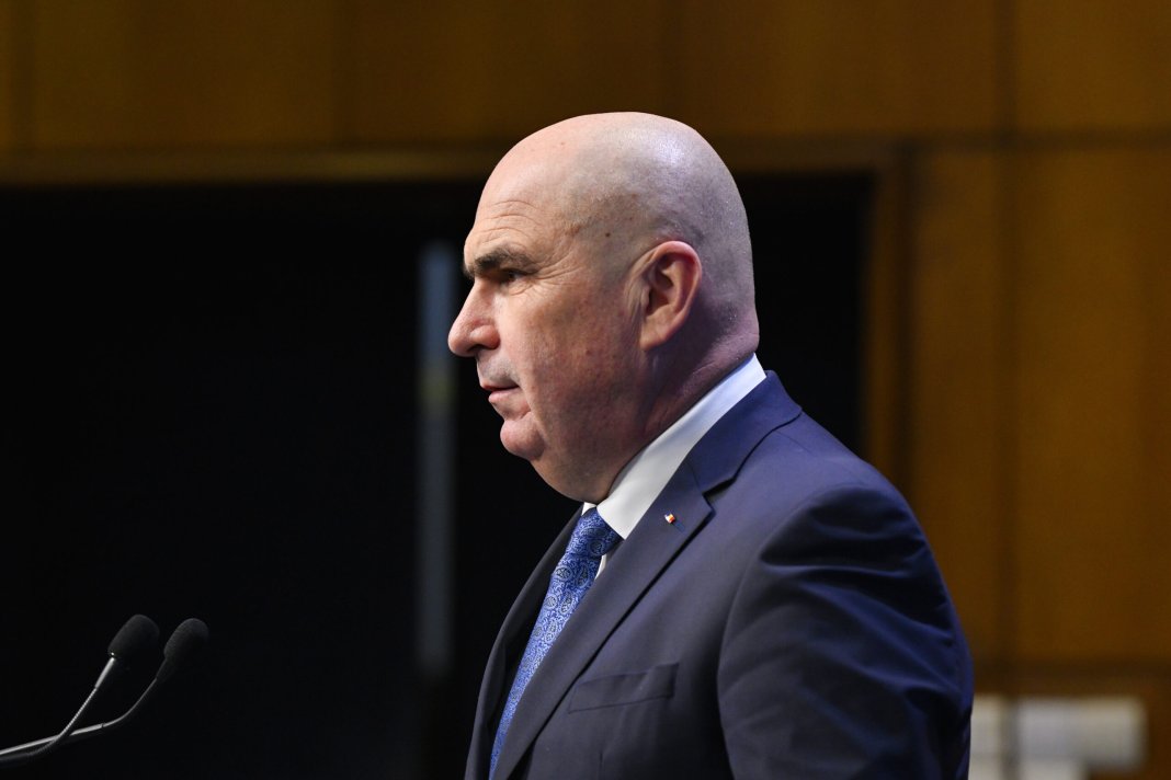 Analiză Gândul: Situația economică la venirea lui Bolojan – expansiune economică, inflație înaltă și rata șomajului de 6% / După 6 luni, economia în scădere, inflația și rata șomajului în creștere