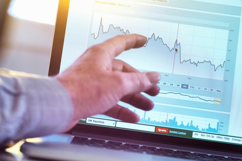 Consolidarea fiscală a calmat piețele, însă economia continuă să fie într-o stabilitate fragilă, susțin experții.