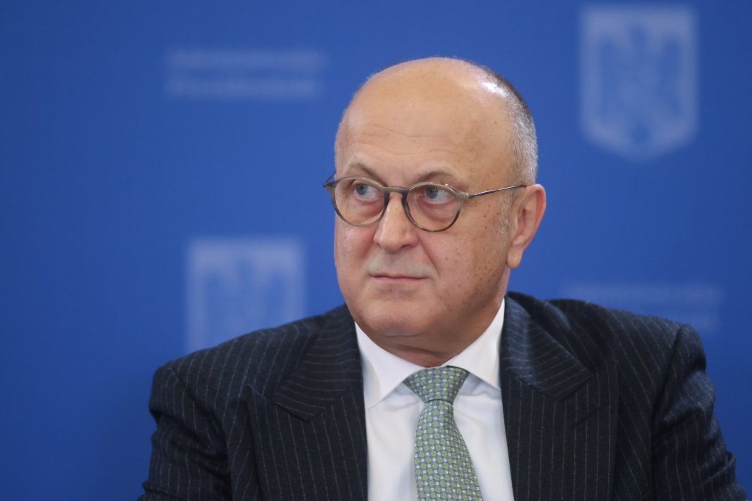 Dan Șucu avertizează guvernul: „Promisiunile nu sunt suficiente pentru revigorarea economiei”. Primul pas necesar: încetarea risipei banilor publici.