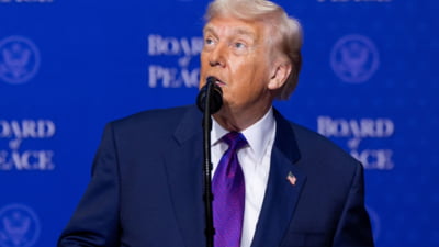 Economia Statelor Unite arată semne de slăbiciune: Statistici nefavorabile și efectele măsurilor implementate de Trump depășesc anticipările experților economici