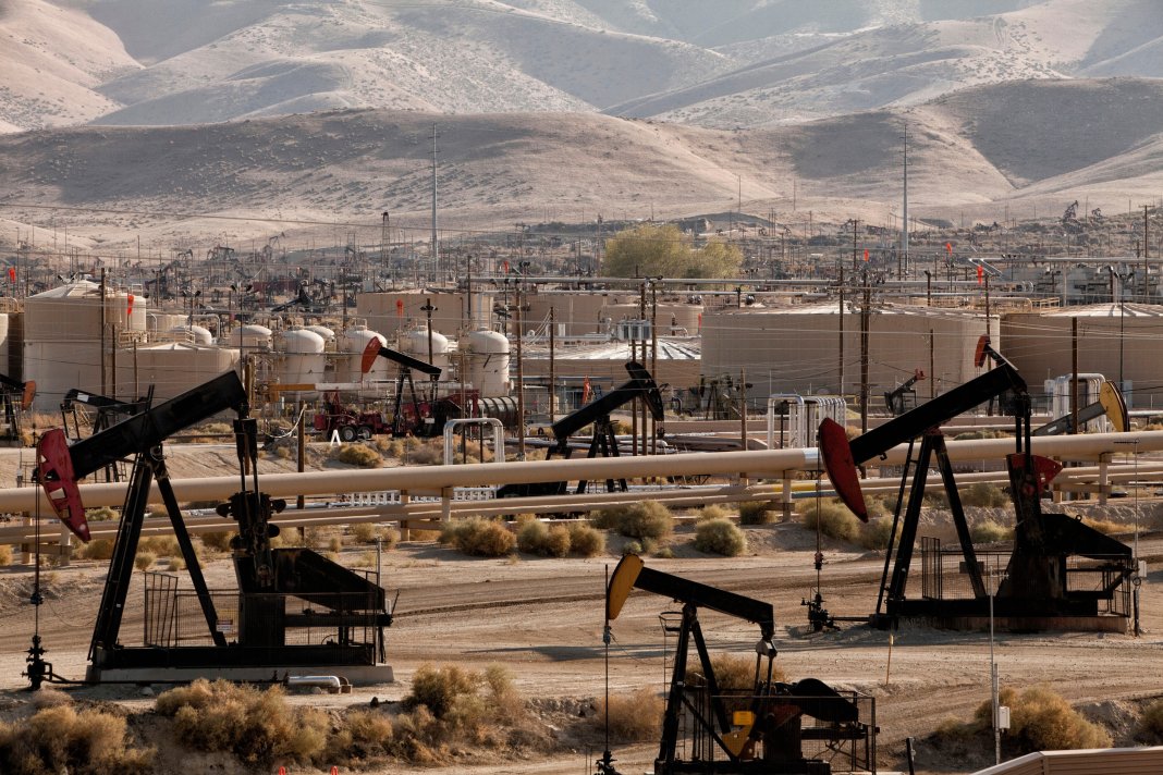 Arabia Saudită: Prețul petrolului la 180 de dolari până la finalul lunii aprilie