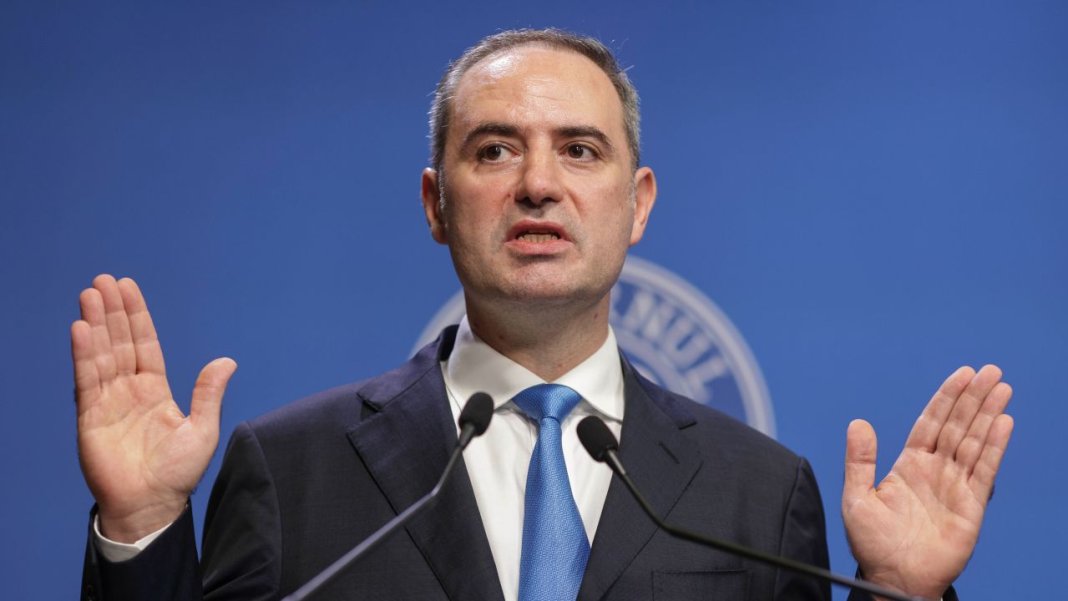 Românii pun mai mulți bani deoparte din cauza creșterii prețurilor: „Îmi fac bugetul în fiecare lună și economisesc cam 30%”