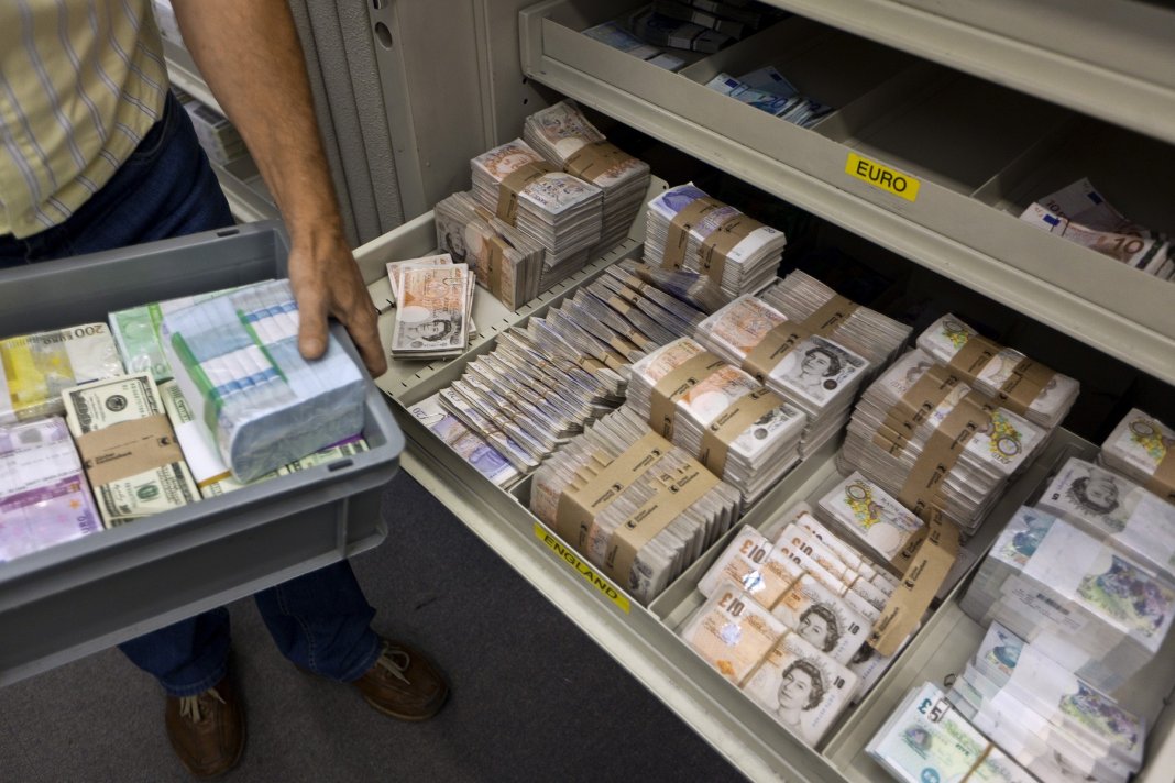 Situația politică a dus la scăderea rezervei valutare a BNR cu mai mult de două miliarde de euro