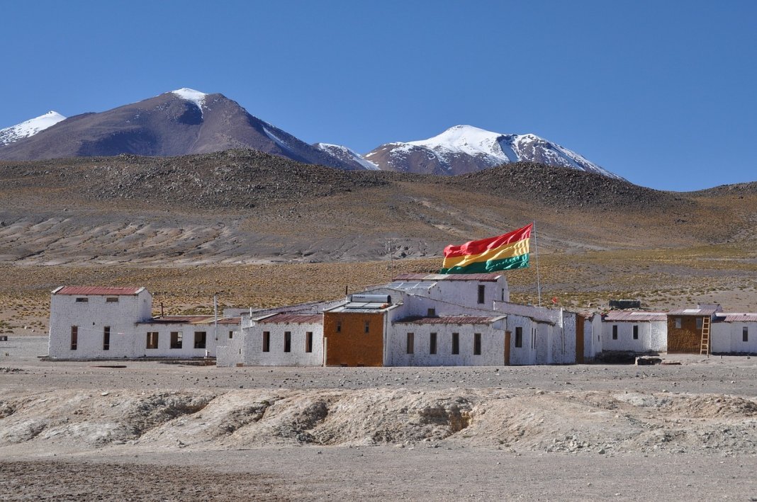 După 15 ani, Bolivia abandonează cursul fix al dolarului pentru a restabili echilibrul economic.