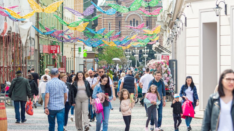 Raport: Veniturile cetățenilor români se majorează cel mai rapid din UE, însă rămân de aproximativ trei ori mai mici decât media europeană.