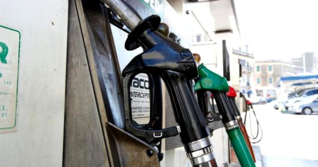 România, singura națiune din UE cu majorare a prețului motorinei în luna mai. Carburanții sunt cu 30,4% mai...