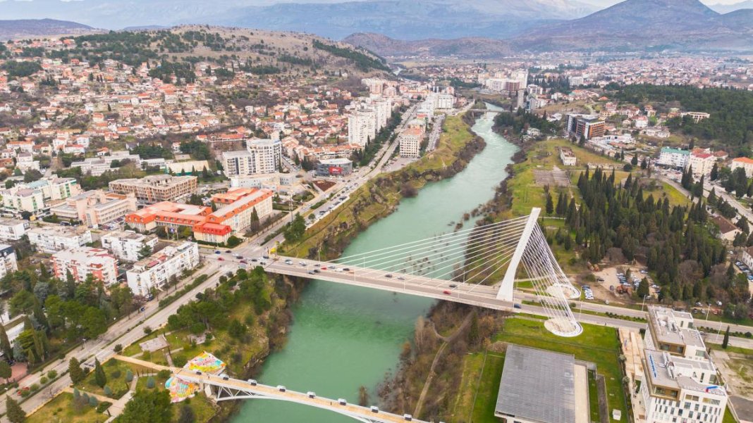 Un oficial declară că integrarea Muntenegrului în UE „va costa mai puțin decât o cafea extrem de ieftină”...