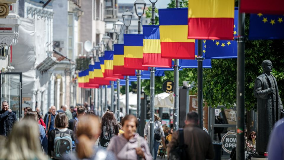 Agențiile de evaluare studiază economia României; hotărârea lor poate afecta costul împrumuturilor pentru milioane de persoane