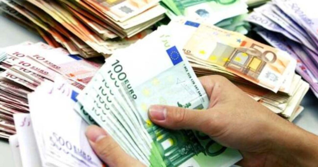 Eurostat: România înregistrează cel mai semnificativ declin al ratei de economisire din UE