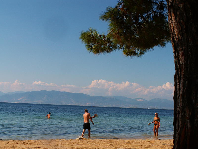 Tarifele hotelurilor din Grecia s-au majorat de două ori mai rapid decât inflația: sugestii pentru economisirea la achiziția biletelor de avion, transport și alimente