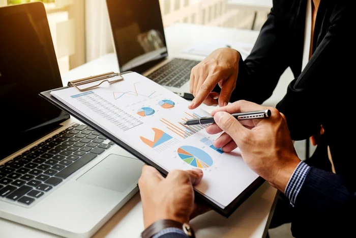 BNR anticipează o scădere importantă a inflației în toamnă, dar economia se confruntă cu provocări BNR anticipează o scădere importantă a inflației în toamnă, dar economia se confruntă cu provocări. Dinamica prețurilor și a consumului