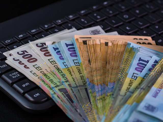 Piața muncii în primele cinci luni din 2026: Salarii în creștere ușoară, reducere a numărului de angajați.